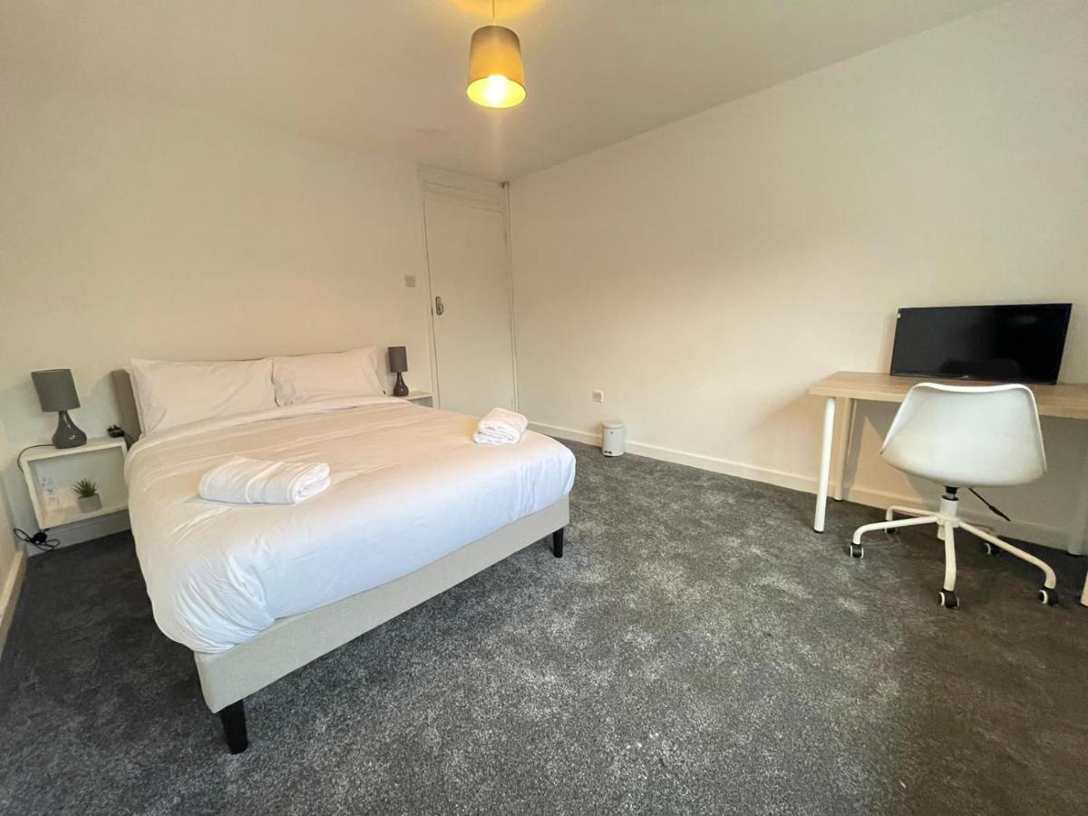 Spacious Bedroom In Beckton 伦敦 外观 照片