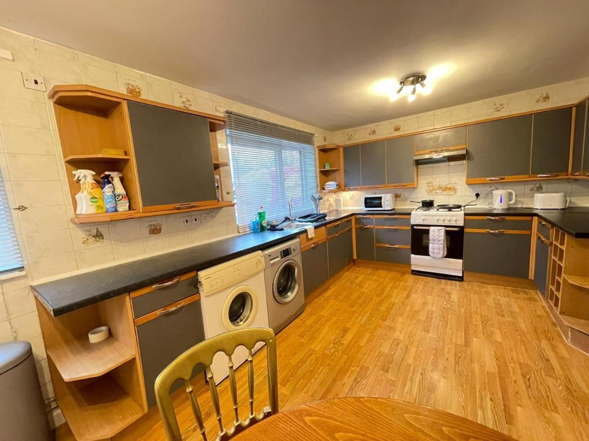 Spacious Bedroom In Beckton 伦敦 外观 照片